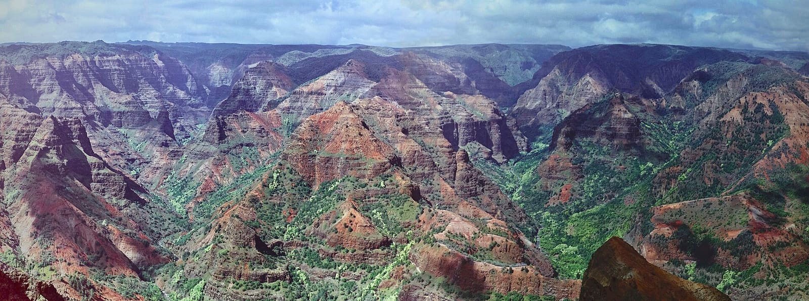 Hawaii: Le petit canyon du Pacifique. Original sur négatif format 120.