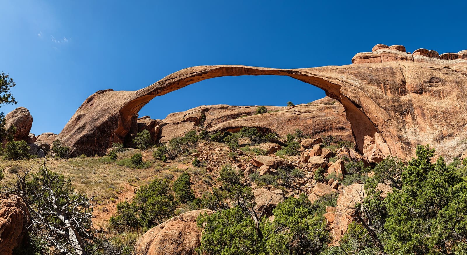 Utah: Landscape Arch in Arches National Park, Utah, USA